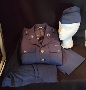 1970's - 1980's ? USAF UNIFORM WITH GARRISON FLIGHT CAP GREAT CONDITION - Picture 1 of 18