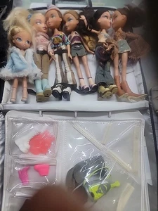 Lote de 6 muñecas Bratz vintage 2001. Todos los accesorios y estuche de transporte. - Imagen 1 de 7