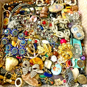 FREE SHIP 3 Pound Unsorted Huge Lot Jewelry VTG Now Junk Art Craft Treasure FUN - Picture 1 of 12