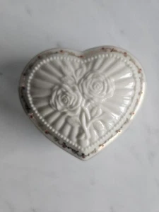 Lenox Heart Shaped Trinket Box with Gold Trim & Embossed Roses - Picture 1 of 8