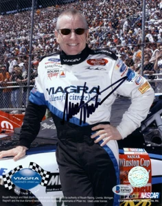 MARK MARTIN SIGNED AUTOGRAPHED 8x10 PHOTO CELEBRATED NASCAR LEGEND BECKETT BAS - Picture 1 of 2