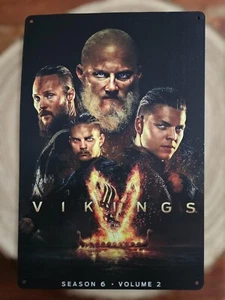 🍀 Blechschild Metallschild Serie Vikings Björn Eisenseite Alex Ludwig Tin Sign - Foto 1 di 2