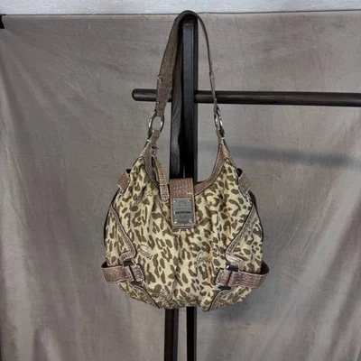 Raro Bolso de Mano Hobo Estampado Leopardo GUESS de principios de la década de 2000 Acentos Rosa Y2K Foto 1 de 4