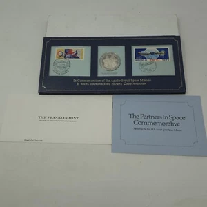 Sterling Silver Proof Coin & Stamps 1975 Apollo Soyuz-Mission Partners in Space - Picture 1 of 7
