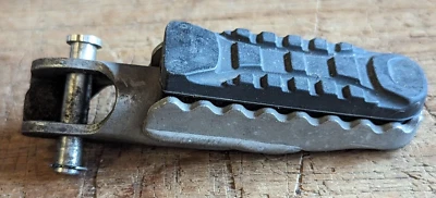 Clavija de pie delantera derecha BMW R1200GS LC 2013-2018 K50 S1000XR 46718526740 Foto 1 de 4