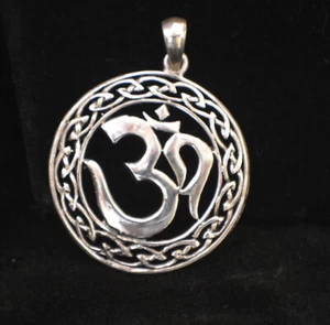 Ornate Sterling Silver om ohm aum yoga pendant --- Lot 1435 - Picture 1 of 2