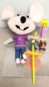 Lotto formaggio Chuck E: peluche, PVC Mr. Munch, Coperchio/Paglia di Ricambio 2019 Coppa Arcobaleno - Foto 1 di 9