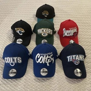 Lote De 7 Nuevos Sombreros De Fútbol Americano 3930 Extremo Alrededor NFL Ajuste Flexible Varios Tamaños Ver Fotos - Imagen 1 de 14