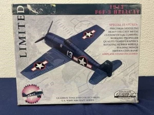 Gearbox Collectibles, 1943 F6F-3 Hellcat aereo pressofuso LE, supporto, ali pieghevoli - Foto 1 di 8