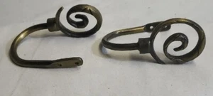 Juego de 2 soportes para bufanda Umbra de latón envejecido para cortinas con pergamino. 523 - Imagen 1 de 4