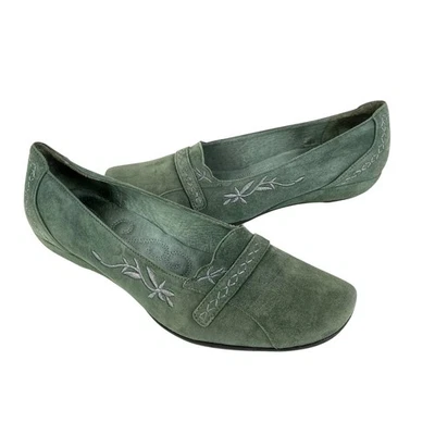 Mocasines sin cordones Clarks 6,5 M artesanales de gamuza verde bordados cómodos planos Foto 1 de 4
