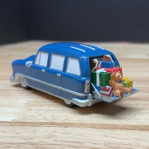 Departamento 56 Snow Village CAR ONLY 1224 Kissing Claus Lane azul con paquetes - Imagen 1 de 6