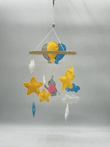 Baby Mobile mit Elefant und Luftballons aus Filz - Bild 1 von 5