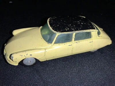 Corgi Toys 210 Citroen DS19 Very Rare Black Roof - Image 1 of 4