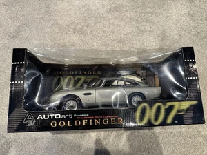 James Bond 007 Autoart Goldfinger Aston Martin DB5 1/18 Scale Diecast Car!New - Picture 1 of 2