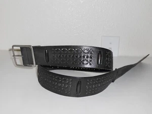Gürtel Schnalle D schwarz perforiertes Leder & Perlen Größe L Large - Silber massiv Messing - Bild 1 von 4