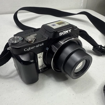 Sony Cyber-shot DSC-H10 8.1MP Digital Camera Bundle w/ 2 Batteries Excellent - Image 1 of 4
