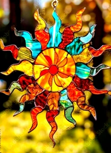 VIBRANT ART SUN Australian Made with FRENCH GLASSES Stained Glass SUNCATCHER - Bild 1 von 24