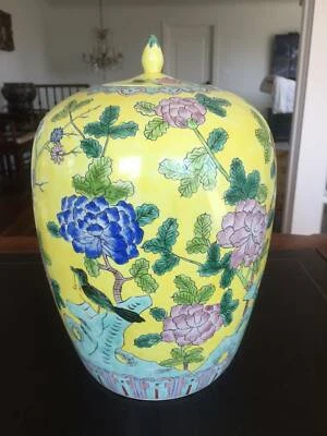 Hand made and painted Chinese Vsae - image 1 of 4