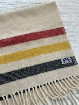 Cobertor de colo vintage Amana Woolen Mills, vermelho, amarelo, listra azul; 38" x 33" - Imagem 1 de 4