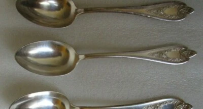 3 АНТИКВАРНЫЕ СТОЛОВЫЕ ПРИБОРЫ Rogers Old Colony УЗОР ПОСЕРЕБРЕННЫЕ Большие Сервировочные Ложки 🍴 - Изображение 1 из 4