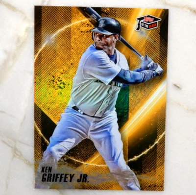 Ken Griffey Jr 2019 Topps #TCG-25 Topps of the Class Greats GOLD  /299 - Image 1 of 2