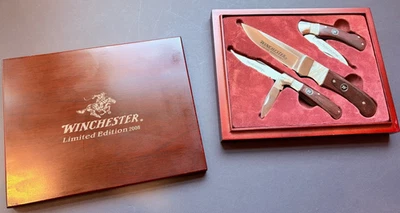 Winchester Ltd Ed. Conjunto de 3 facas e caixa de exibição de madeira 2008 madeira e madrepérola - Imagem 1 de 4