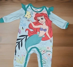 Disney PatPat Arielle kleine Meerjungfrau Baby Strampler 0-3M Langarm Rüschen Druckknöpfe - Bild 1 von 4