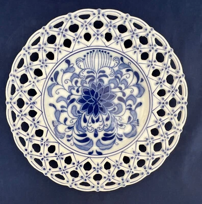 GODINGER AZUL Y BLANCO ENCAJE FLOR POSTRE ENSALADA PLATO FESTONEADO FLORAL, 10" DIA. Foto 1 de 2