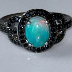 KJC 925 silver opal ring oval w/black spinel Sz 9 halo setting - Picture 1 of 9