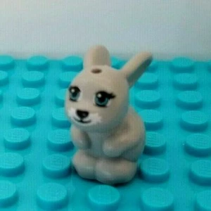 Neu Lego grauer Hase Erwachsene Kaninchen blaue Augen weißer Maulkorb Mini Puppe Haustier - Bild 1 von 1