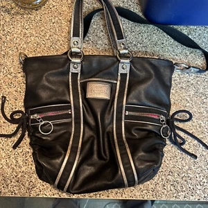 Coach Borsa a tracolla nera firmata Poppy Spotlight Design tasca (158) - Foto 1 di 17