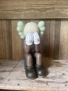Kaws Padding Through The Open Vinyl Figur in Braun 12 Zoll - Bild 1 von 8
