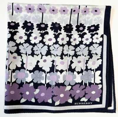 Bufanda Burberry púrpura patrón floral con detalles en negro, azul y blanco a cuadros Nova Foto 1 de 4