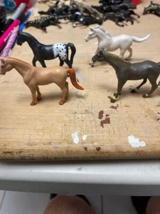 HORSES LARGE 2 3/4" W 1 3/4" H 1/2" D 4 PACK 1 - Picture 1 of 4