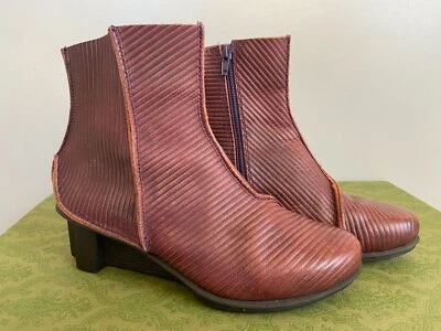 TRIPPEN Embossed Leather T Wedge Heel Zip Ankle Women's Boots Sz EU 37- Burgundy - Image 1 of 4