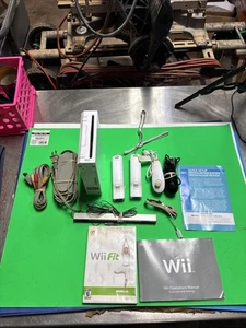 Nintendo Wii Weiß Konsole mit Kabeln und Controllern RVL-001 Bundle zu verkaufen!!! - Bild 1 von 12