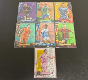 LOTTO CALCIO TOPPS CHROME MLS 2024 (7) - PARALLELI, ROOKIE, INSERTO - Foto 1 di 4