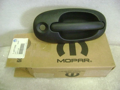  Manija de puerta lateral para pasajeros caravana Voyager Town & Country Mopar 04717400 Foto 1 de 3