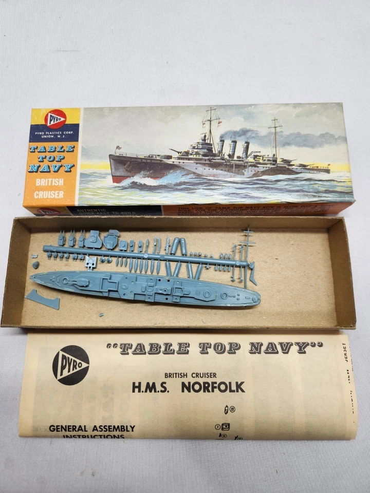 Mesa Pyro Azul Marino - Crucero Británico HMS Norfolk - Pyro # 382 Raro Foto 1 de 4