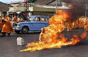 Der brennende Mönch 16x24 großes Foto 1963 Saigon buddhistischer Mönch Thích Quang Herzog - Bild 1 von 1