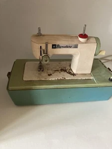 Vintage Portable Signature Junior Sewing Machine in Case Made in Japan - Picture 1 of 7
