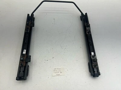 Rieles de asiento delantero derecho Nissan Rogue 2014-2020 pista OEM. Foto 1 de 4