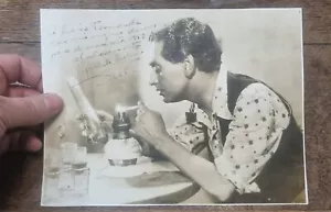 Miguel De Molina smoking oil Lamp Hand Signed ARTISTIC UNUSUAL PHOTO 17 x 22 Cm - Picture 1 of 4