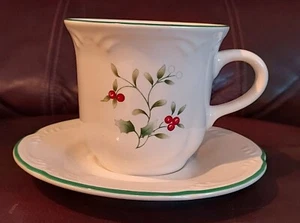 Vintage Pfaltzgraff Winterberry Coffee Cup With Saucer Tea Mug 3.5" Christmas - Picture 1 of 8