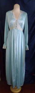 Juego de camisón y bata de nailon vintage azul con detalles de encaje hecho en EE. UU. - Imagen 1 de 20
