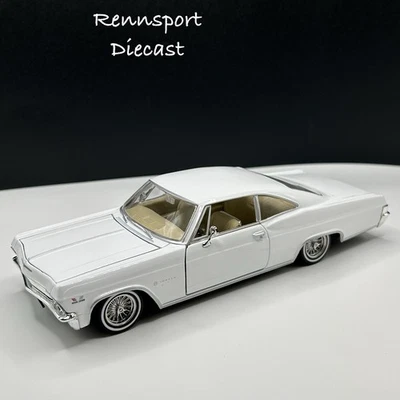 Chevrolet Impala SS 396 1965 diecast escala 1:24 blanco Low Rider Foto 1 de 4