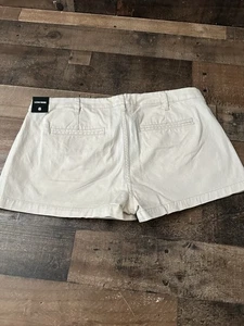 EXPRESS Low Rise Shorts | Light Tan Khaki | Size 8 - Picture 1 of 4