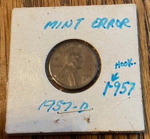 1957 D LINCOLN WHEAT PENNY - HOOK MINT ERROR - NICE DETAIL -  ESTATE FIND - Picture 1 of 3