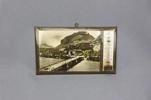 THERMOMÈTRE glaçoïde carte postal village à identifié ??? années 50 French. - Foto 1 di 1